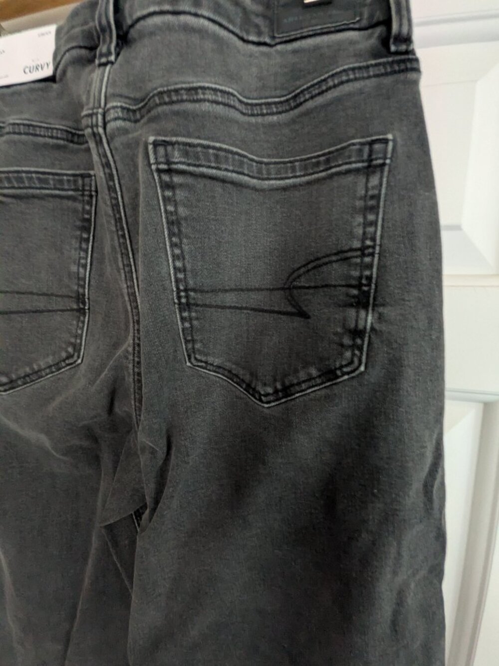 American Eagle Outfitters Curvy Mom Jeans - Size 10  - BLack NWT - Picture 3 of 4